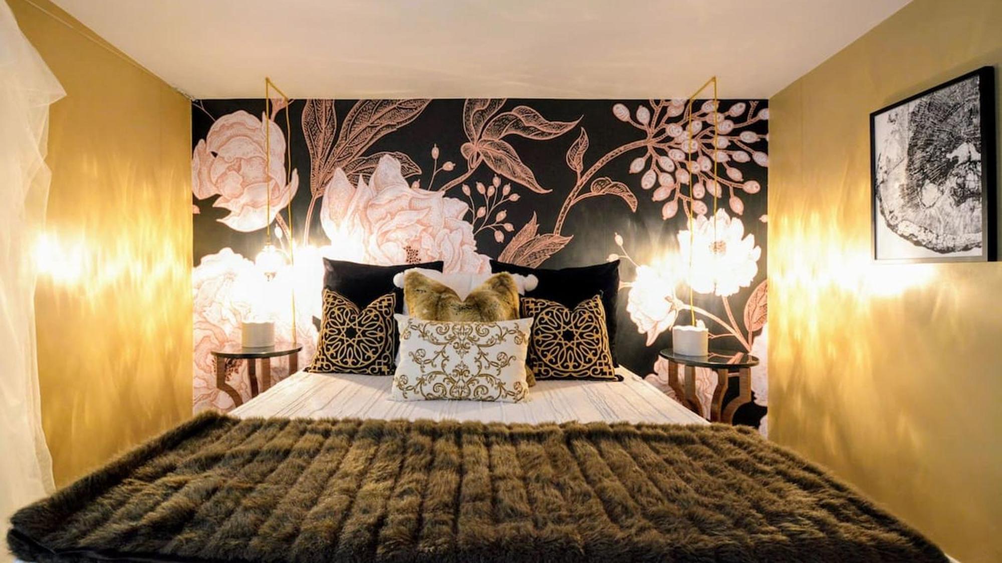 Designer In Hip Zen Yard Midtown Holiday home *